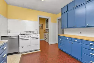 57 Beacon Hill Rd, Port Washington, NY 11050 - Photo 13