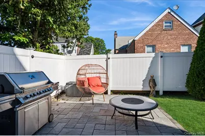 127 Villa Avenue, Yonkers, NY 10704 - Photo 35