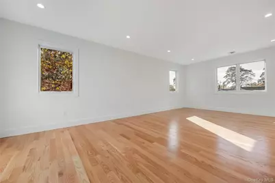 985 Douglas Avenue, Wantagh, NY 11793 - Photo 21