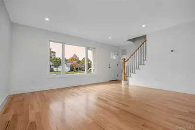 985 Douglas Avenue, Wantagh, NY 11793 - Photo 11