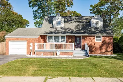 480 N Greene Avenue, Lindenhurst, NY 11757 - Photo 1