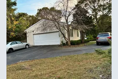 33 Pinecone Lane, Islandia, NY 11749 - Photo 11