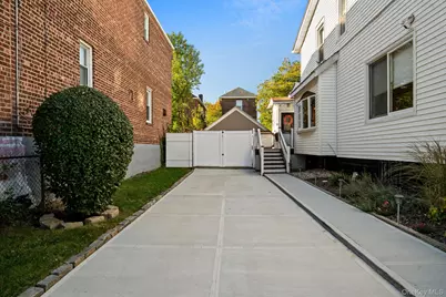 3210 Country Club Road, Bronx, NY 10465 - Photo 3