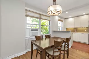 7 Edwards, Roslyn Heights, NY 11577 - Photo 7