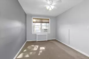 7 Edwards, Roslyn Heights, NY 11577 - Photo 11