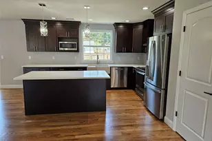 39 White Oak St, Middle Island, NY 11953 - Photo 5