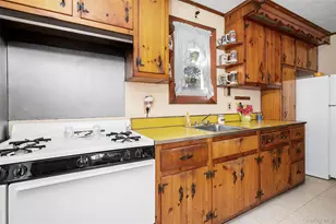 17 4th Rd, Greenwood Lake, NY 10925 - Photo 9