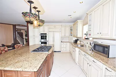 259 Altessa Boulevard, Melville, NY 11747 - Photo 5