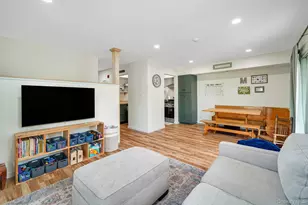 181 Fairview Cir, Middle Island, NY 11953 - Photo 9