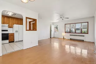 17 Whitman Ave, Syosset, NY 11791 - Photo 5