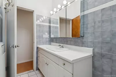 17 Whitman Avenue, Syosset, NY 11791 - Photo 15