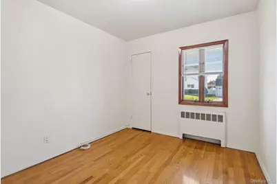 17 Whitman Avenue, Syosset, NY 11791 - Photo 11