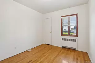 17 Whitman Ave, Syosset, NY 11791 - Photo 11