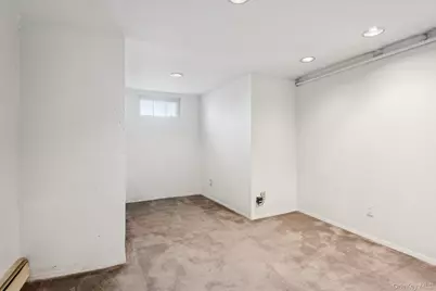 17 Whitman Avenue, Syosset, NY 11791 - Photo 19