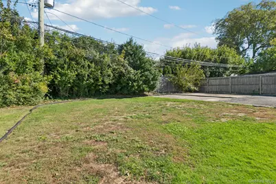 17 Whitman Avenue, Syosset, NY 11791 - Photo 23