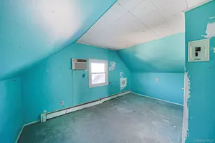 36 Bowling Ln, Levittown, NY 11756 - Photo 25