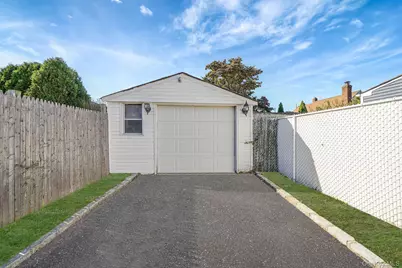 36 Bowling Lane, Levittown, NY 11756 - Photo 5