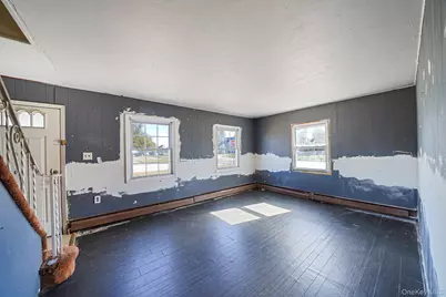 36 Bowling Lane, Levittown, NY 11756 - Photo 9