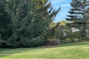 7 Carriage Dr, Newburgh, NY 12550 - Photo 5