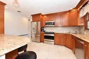 576 Western Park Dr, West Hempstead, NY 11552 - Photo 9