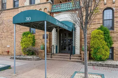 310 Riverside Blvd #5i, Long Beach, NY 11561 - Photo 1