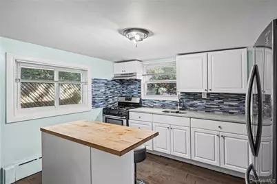 136 N Delaware Avenue, Lindenhurst, NY 11757 - Photo 9