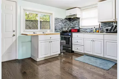 136 N Delaware Avenue, Lindenhurst, NY 11757 - Photo 7