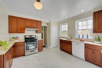 15 Jackson Avenue, White Plains, NY 10606 - Photo 3