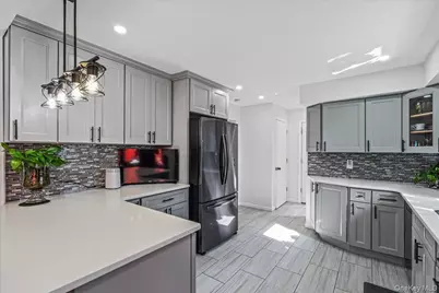 95 Colonial Drive, Massapequa, NY 11758 - Photo 19