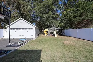 22 Davenport Pl, Bellmore, NY 11710 - Photo 25