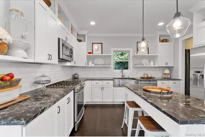 90 17th Avenue, Sea Cliff, NY 11579 - Photo 9