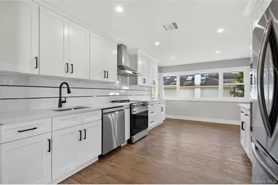 28 Maytime Drive, Jericho, NY 11753 - Photo 9