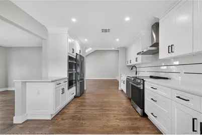 28 Maytime Drive, Jericho, NY 11753 - Photo 11