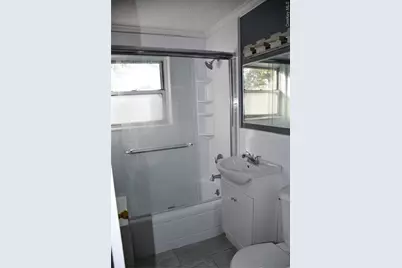 1065 Fenwood Drive #2nd floor, Valley Stream, NY 11580 - Photo 19