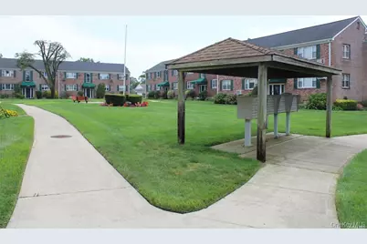 1065 Fenwood Drive #2nd floor, Valley Stream, NY 11580 - Photo 9