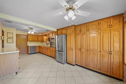 261 Johnson Avenue, Sayville, NY 11782 - Photo 15