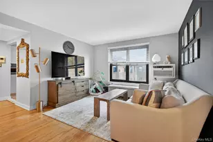 5 Terrace Cir, Great Neck, NY 11021 - Photo 3