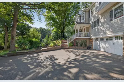 171 Dix Hills Road, Dix Hills, NY 11746 - Photo 33