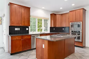 23 Inverness Ct, White Plains, NY 10605 - Photo 9