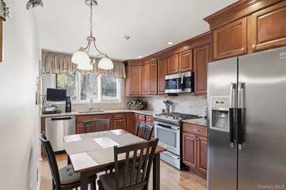 87 Village Green, Bardonia, NY 10954 - Photo 3