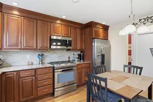 87 Village Green, Bardonia, NY 10954 - Photo 5