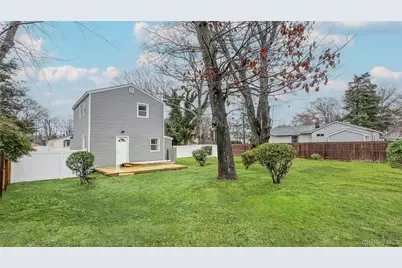 60 Cedarhurst Avenue, Selden, NY 11784 - Photo 43