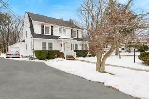 205 Jayne Ave, Patchogue, NY 11772 - Photo 3