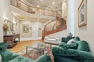 44 Holiday Pond Rd, Jericho, NY 11753 - Photo 3