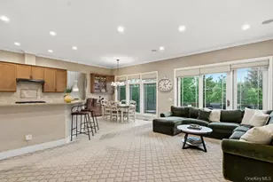 44 Holiday Pond Rd, Jericho, NY 11753 - Photo 9