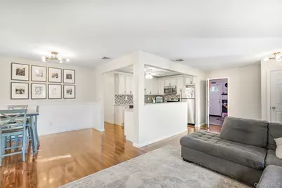 18 Thorburn Avenue, Patchogue, NY 11772 - Photo 5