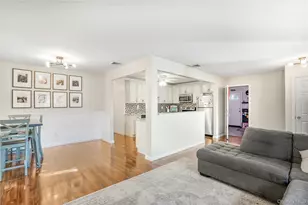 18 Thorburn Ave, Patchogue, NY 11772 - Photo 5