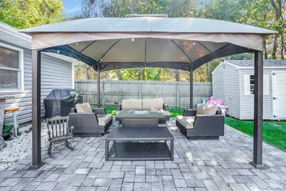 18 Thorburn Avenue, Patchogue, NY 11772 - Photo 15