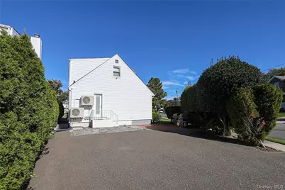 132 Bethel Road, Albertson, NY 11507 - Photo 25