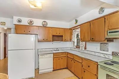 12 Roxy Place, Lynbrook, NY 11563 - Photo 11